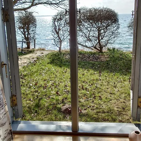 Historic Idyll Close To The Water 別荘